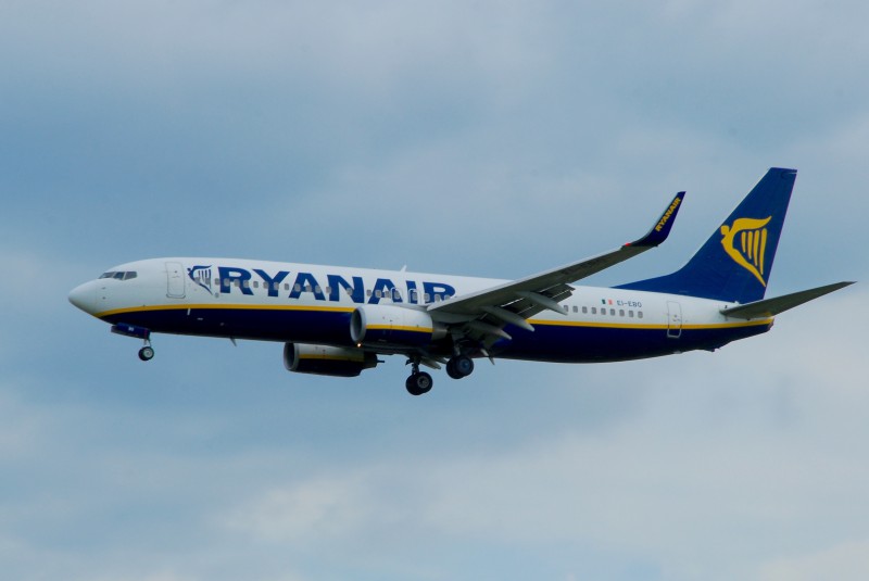 B738 Ryanair, approach 07L